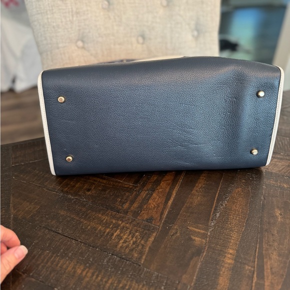 Coach - Picture 2 of 5